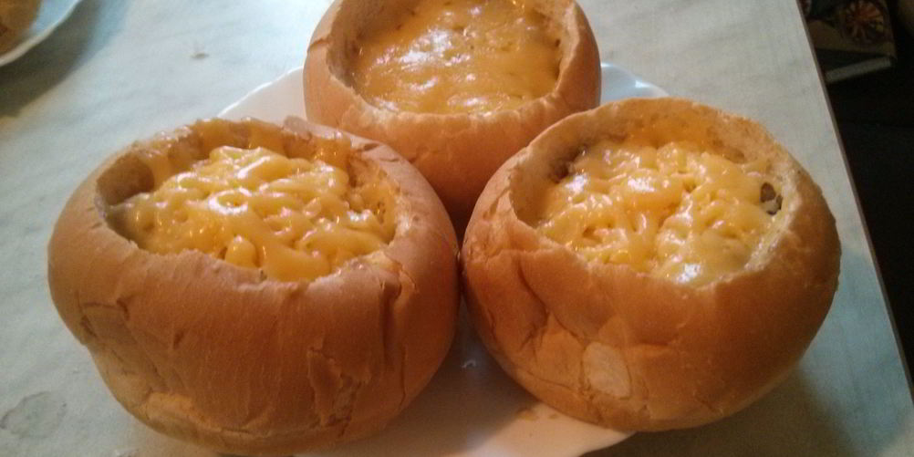 Как приготовить жульена с курицей в булочках